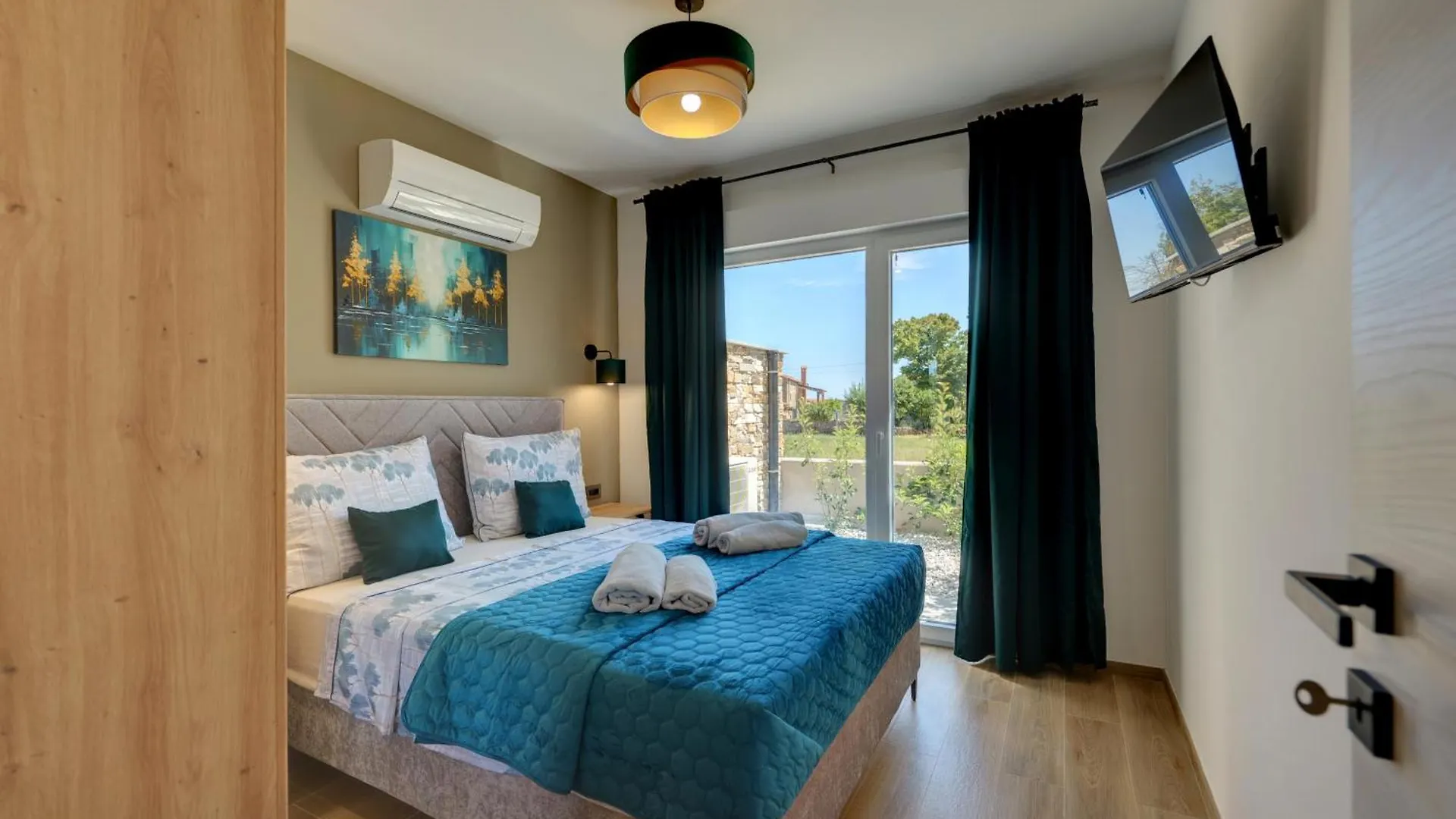 Villa Pieron For 8 People Near Pula With Heated Pool & Spa Marcana